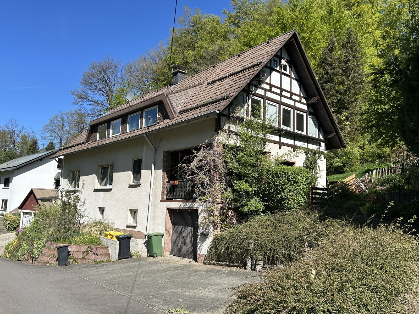  Gepflegtes 1-2 Familienhaus 
