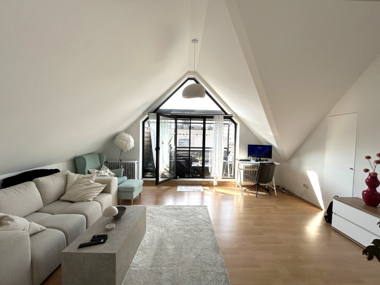 Wohnzimmer Richtung Balkon